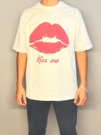 KISS ME T-SHIRT
