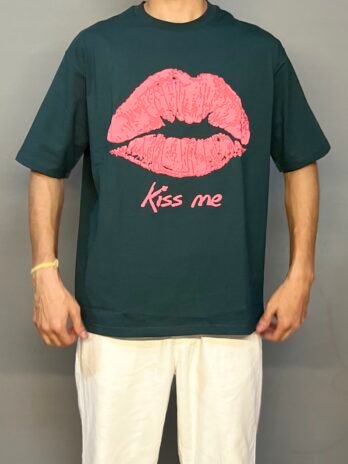 GREEN KISS ME T-SHIRT