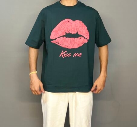 GREEN KISS ME T-SHIRT